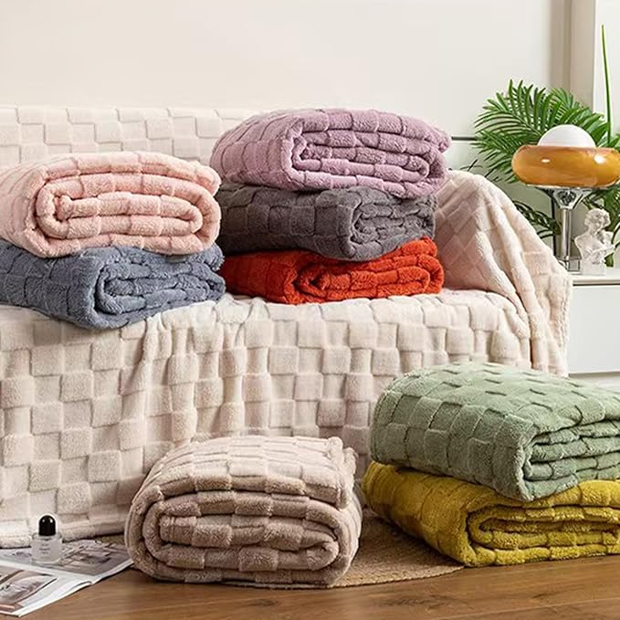 3D Fleece Checkered Blanket, Cozy Soft Warmer Comfort Lightweight for All Season, Fuzzy Aesthetic Room Decor for Couch Sofa Bed, Gifts for Christmas, Birthdays, White