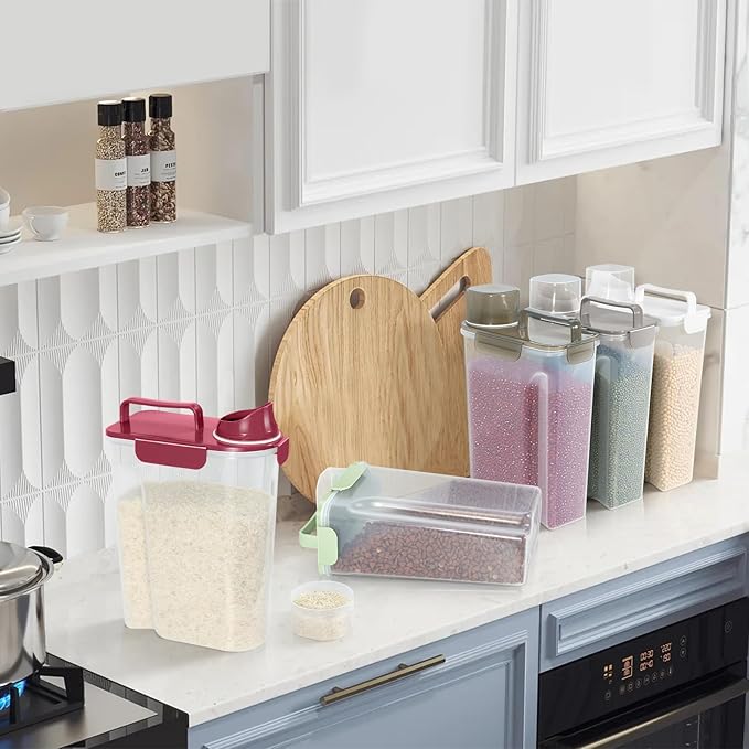 5-7LBS Dog Food Storage Container,Cat Food Storage Contain PBA-free. The Pet Food Storage Container with 4 -Buckle Handle Design is Leak Proof, Easy to Clean and Portable-Elegant Red