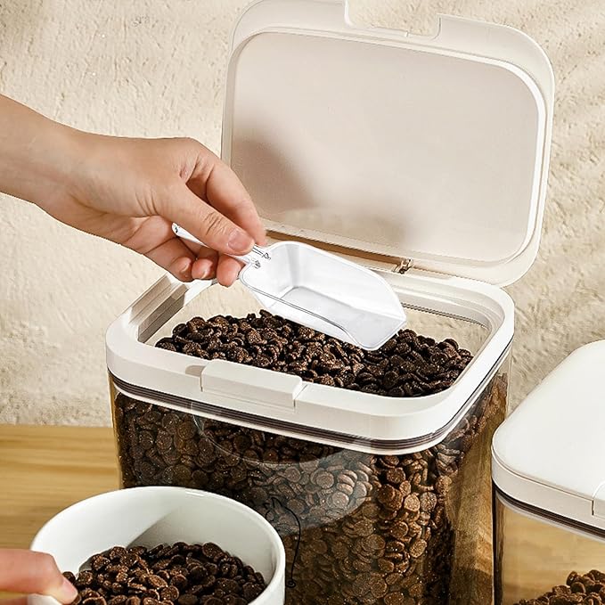 Airtight Cat Food Storage Container | 6.0 Qt/5.5 L Dry Cat Food Bin With Food Scoop |Hold up to 4~5lbs of Cat Food Kibble| Airtight Dog and Cat Food Trats Container |Clear BPA Free